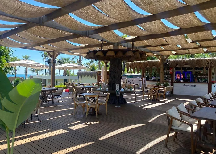 Side Meryam Suit Deluxe Hotel
