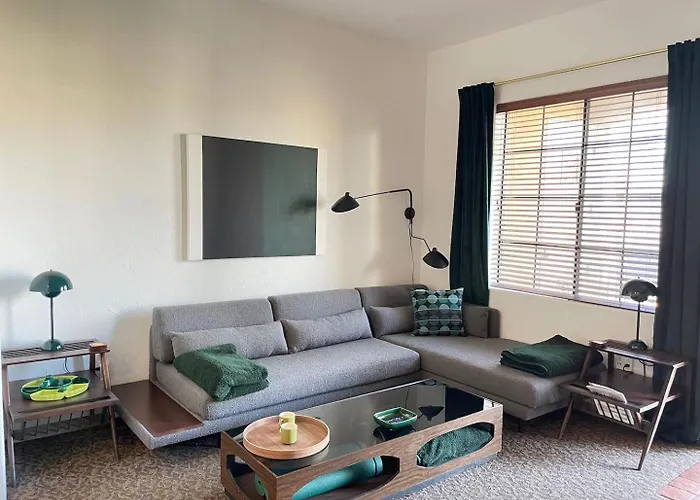 Dog Friendly Mid-Century Style Condo With Poolspa