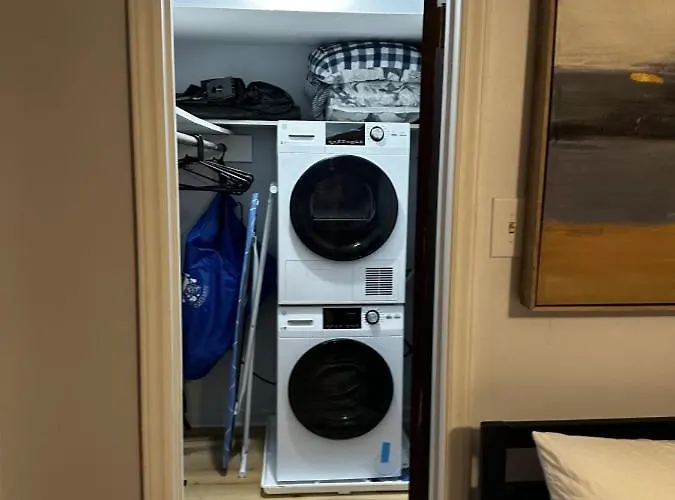 Private 1Br Mins To Downtown, Serene Backyard