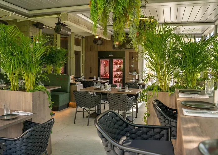 Exclusive Hotel & More