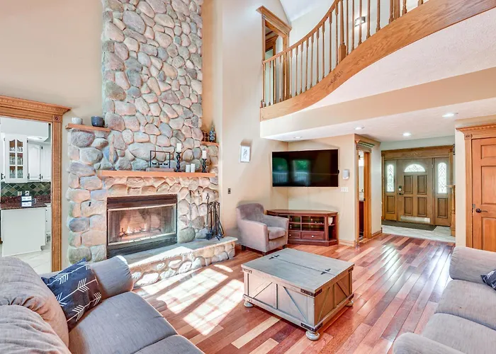 Huge Family Home W/ Pool - 13 Mi To Lake Michigan!