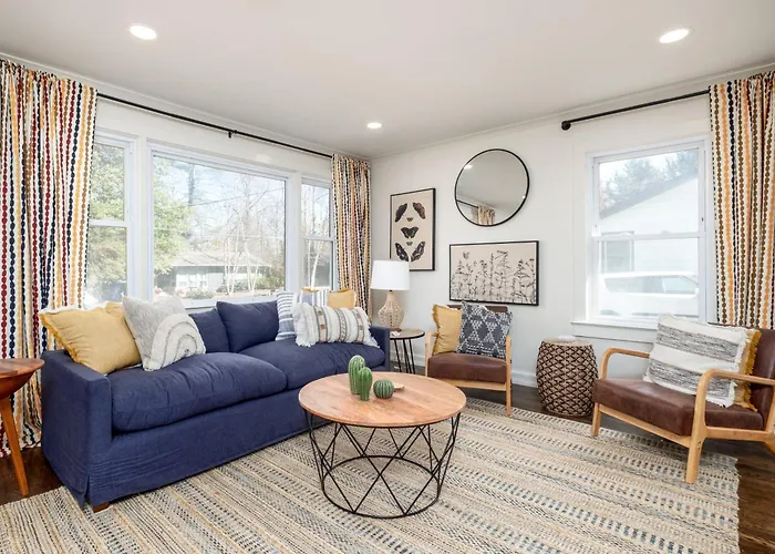 Downtown Brevard, Franklin Park & College - Updated 3Bd 2Ba Home, Pets Ok