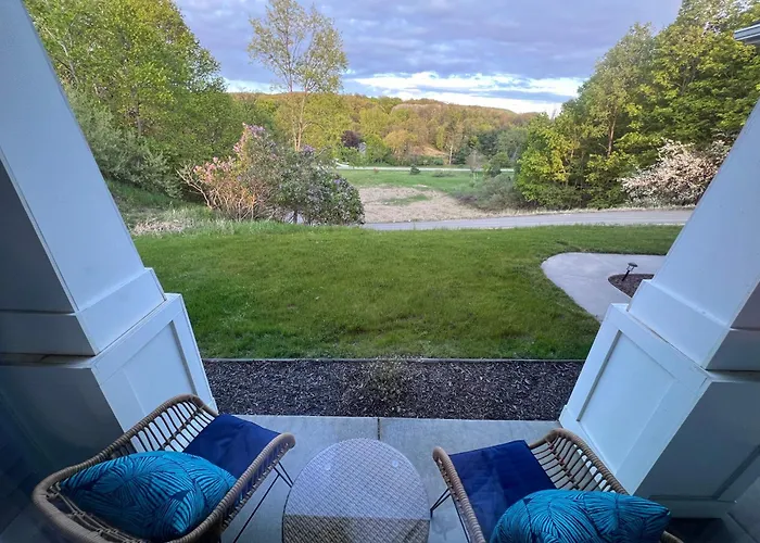 Brand New 5-Bedroom Lake Michigan Home + Hot Tub!