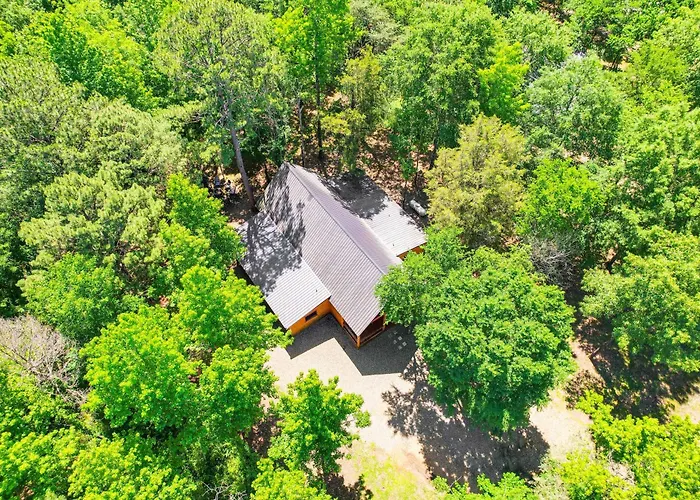 Private Hot Tub: Luxe Cabin In Broken Bow!