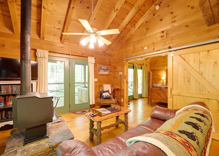 Hot Tub & Trail Access: 92-Acre Retreat In Marion!