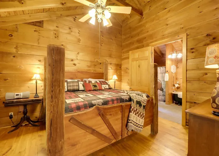 Hot Tub & Trail Access: 92-Acre Retreat In Marion!