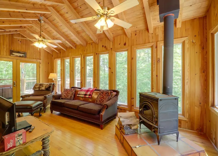 Near Hiking! Couple'S Retreat W/ Hot Tub In Marion