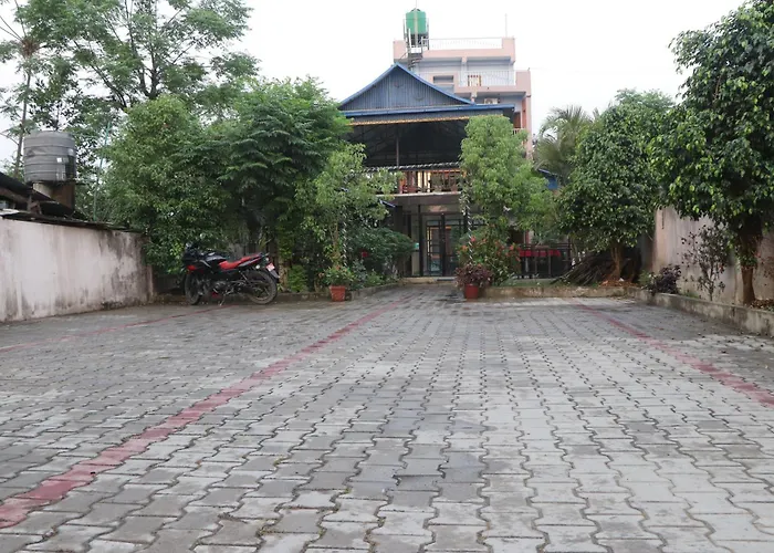 Hotel Flycatcher Chitwan- A Jungle Safari Home