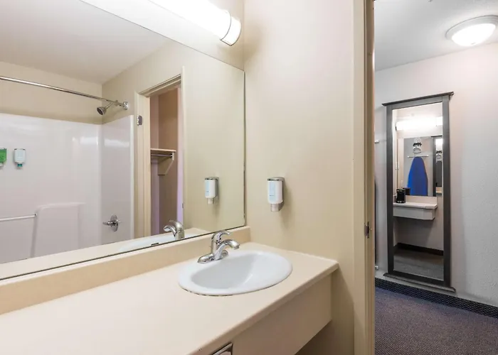 Super 8 By Wyndham Windsor Ns