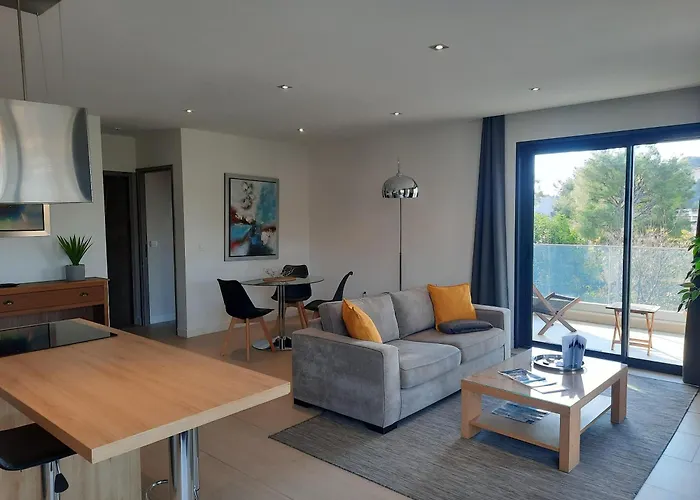 Hpc Suites - Cassis Centre - Parking Securise Et Piscine Chauffee