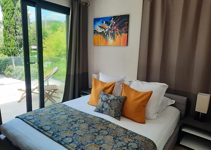 Hpc Suites - Cassis Centre - Parking Securise Et Piscine Chauffee