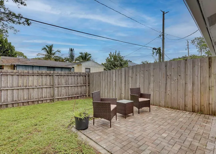 Jupiter Townhome W/ Patio & Yard ~ 6 Mi To Beach!