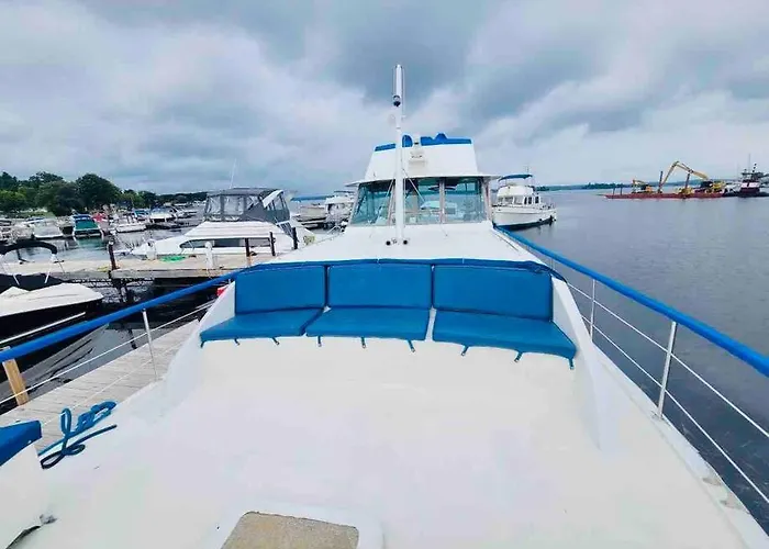 Beautiful Yacht In Clayton, Ny!
