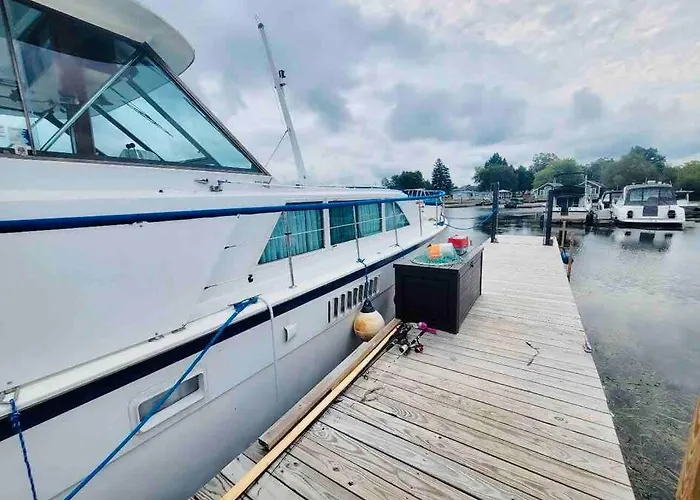 Beautiful Yacht In Clayton, Ny!