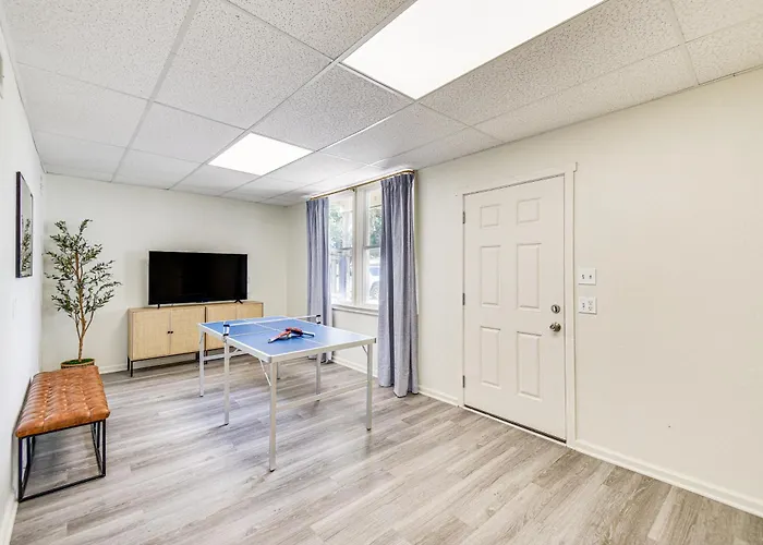 Pet-Friendly Buxton Home W/ Balcony, 2 Mi To Beach