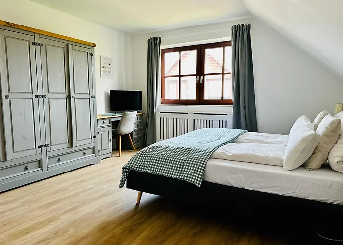 Große deluxe Ferienwohnung mit Balkon, 2 SZ und nur 300m zum Strand