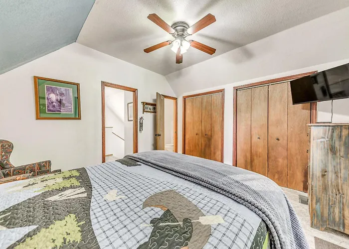 Quaint Cloudcroft Cabin W/ Stunning Forest Views!