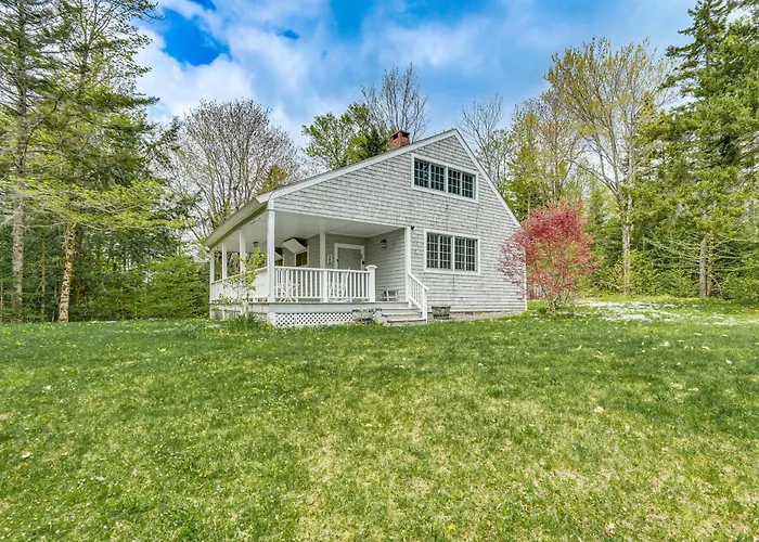 4 Mi To Lake Raponda! Secluded Family Cottage