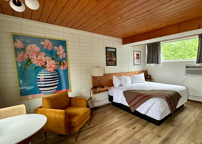 The Sierra Motel