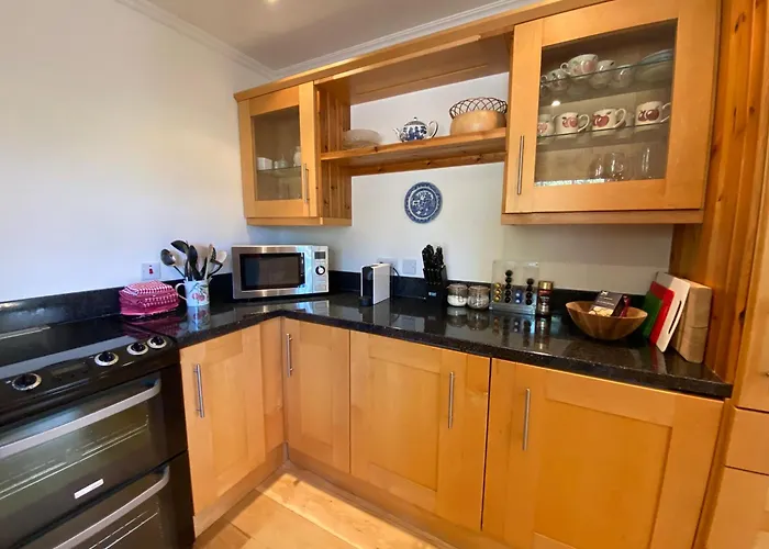 Private Detached Cottage Sleeps 4