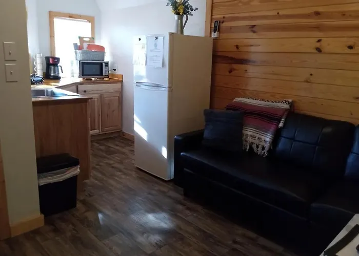 Charming 1 Bedroom Compact Cabin