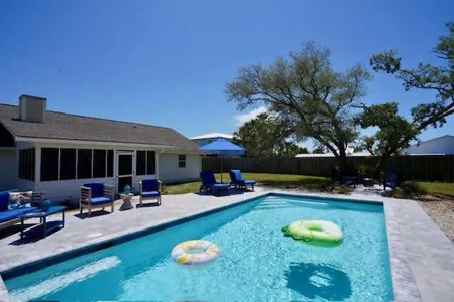 Southern Mermaid Cottage- Pet Friendly Fenced
