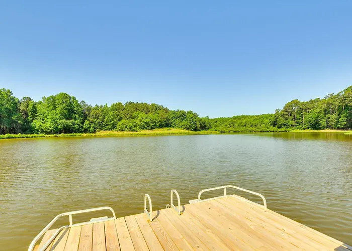 Lakeside Farm Sanctuary! 30-Acre Benson Retreat