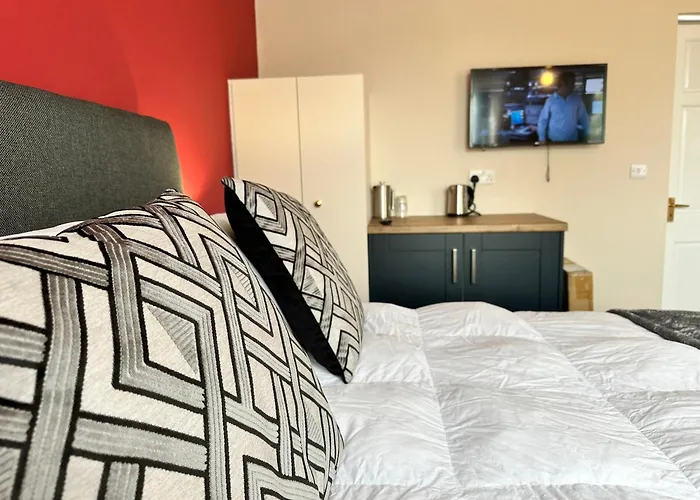 The Prince Albert Pub & Hotel With Onsite Free Parking 2 Minutes From Legoland