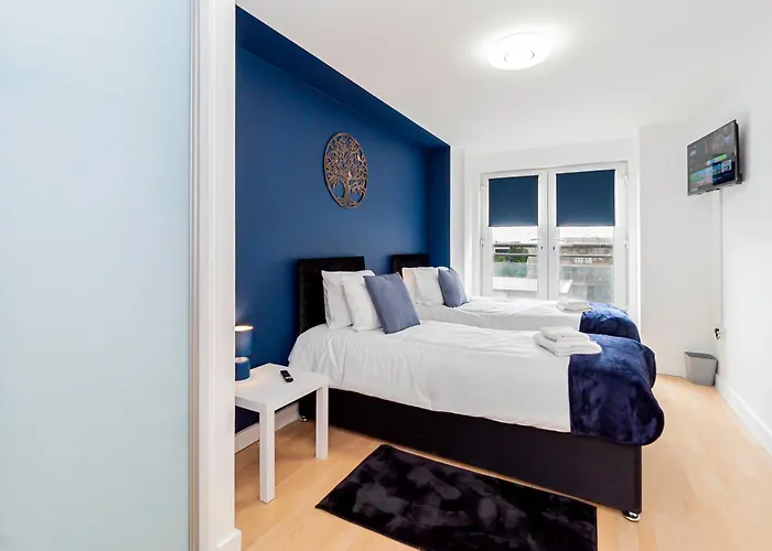 Contractors 4 Beds 2 Bathrooms Short Say Parking