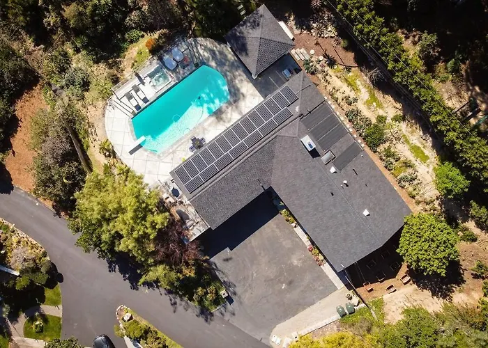 Amazing Views With Heated Pool And Jacuzzi Near Beach