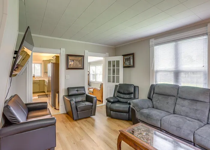 Welcoming Port Clinton Vacation Rental!