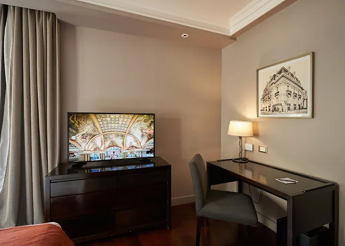 Carles Hotel