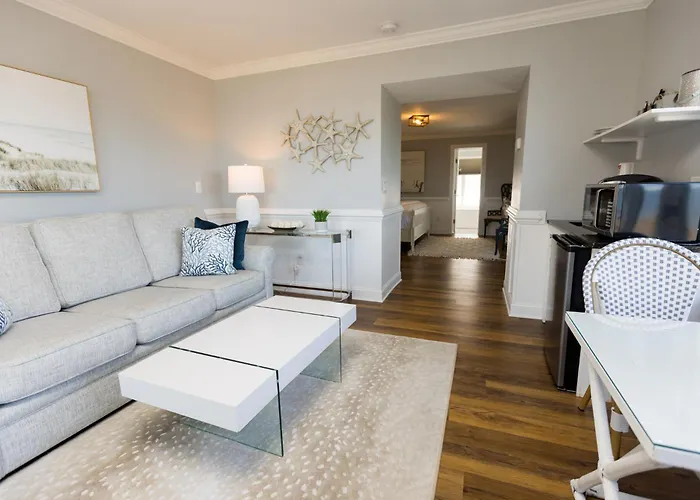 The Burrus House Inn Waterfront Suites