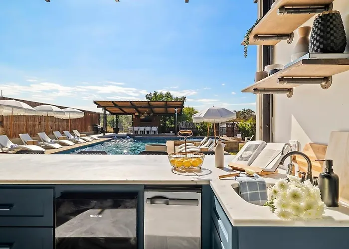 10 Bedroom - Pool - Hot Tub - Pickleball - Firepit