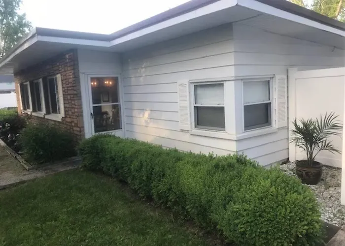 Adorable Buckeye Lake Cottage