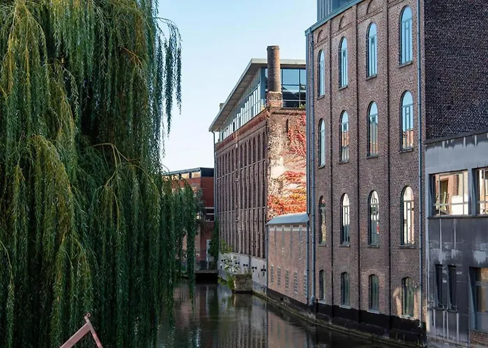 Budget Rooms By Ghent River