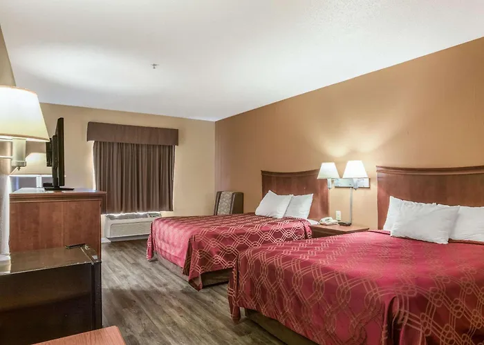 Econo Lodge Inn & Suites Marietta Near Dobbins Arb