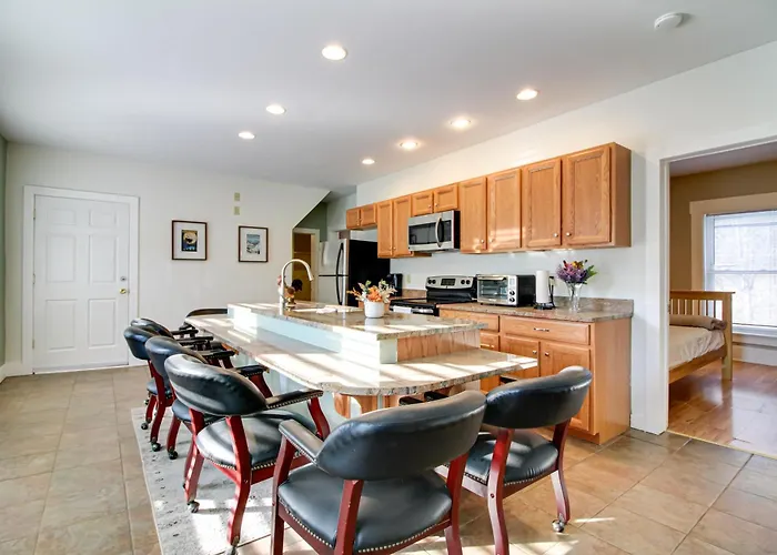 All-Season Ludlow Apartment: 3 Mi To Okemo Resort!