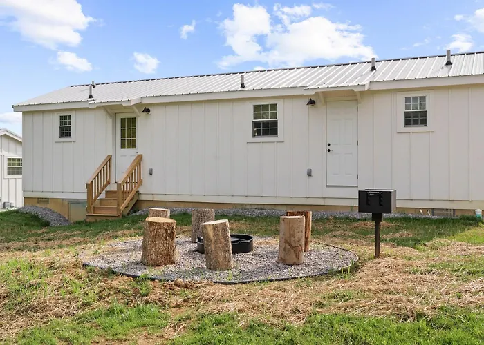 Block Of 4 Lodges At Eden Reserve - For Groups