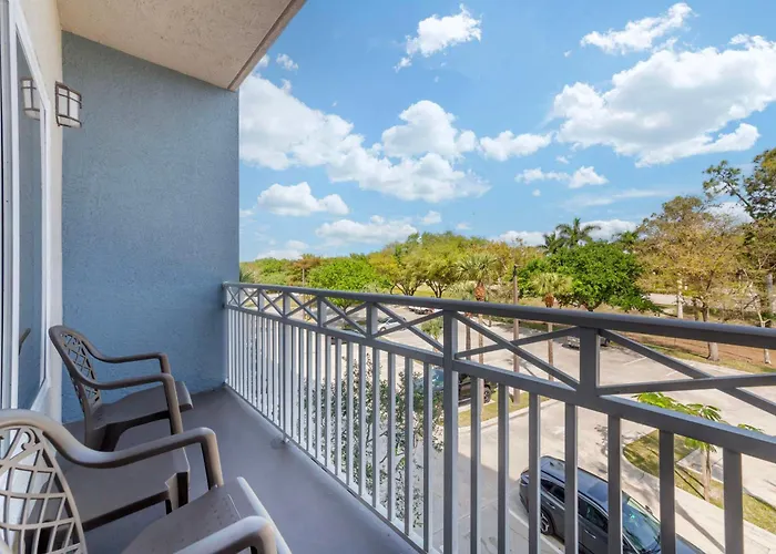 Best Western Naples Plaza Hotel