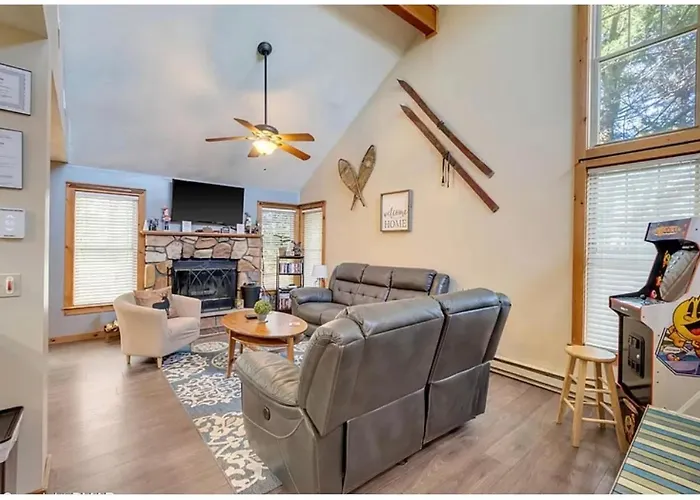 Camelback Private Home Located Behind Waterpark & Ski Lift
