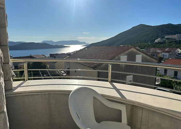 Hotel Lav