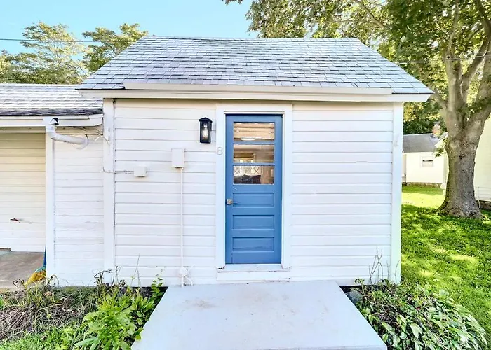 Marina Bay Cottages