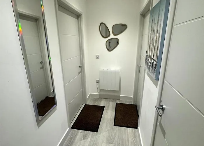 Cozy Bracknell Apartment With Modern Amenities
