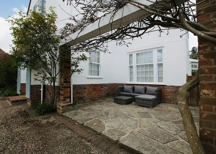 Exquisite Location Close To The Sea!