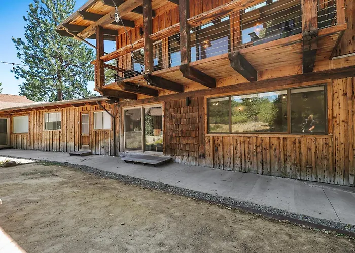 Basecamp Lodge