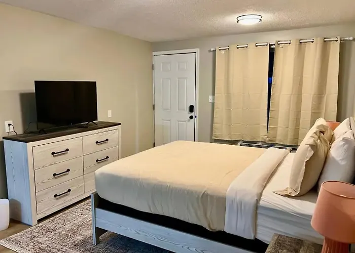 Wildflower Room At The Trailblazer Unit 11