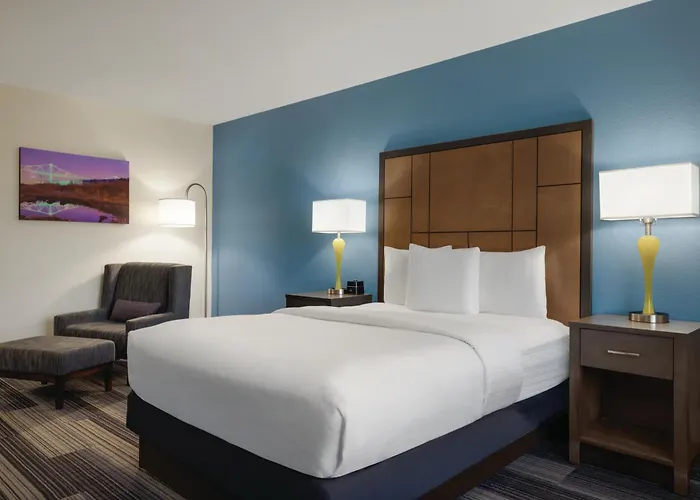 La Quinta Inn & Suites By Wyndham Springfield Airport Rte 66
