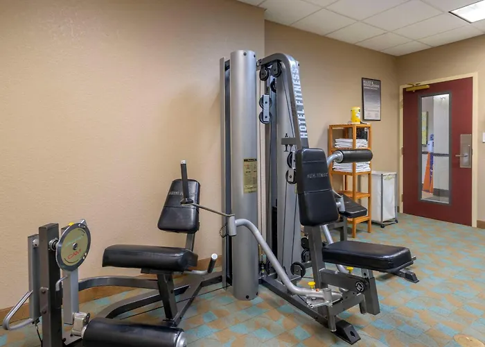 Comfort Inn & Suites Northeast - Gateway