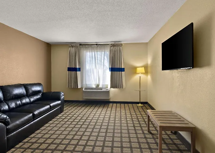 Clarion Pointe Bloomington-Normal Near I-55 And University